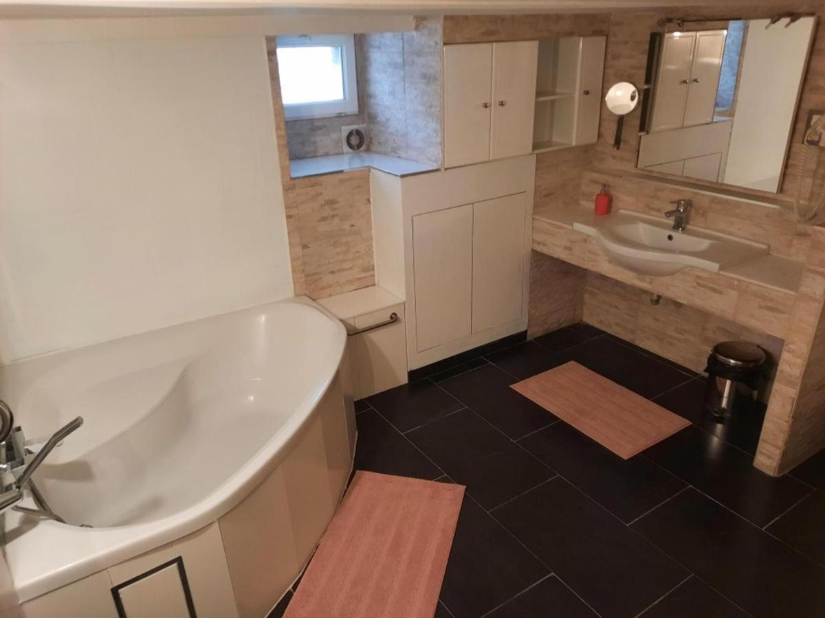 Liege 4420 Rue Jean Jaures 45 Grande Maison Joyeuse Avec Terrasse 30M2 Pour 8 Personnes Maximum Сен-Никола Экстерьер фото